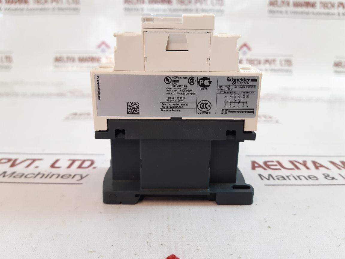 Schneider electric cad32m7 control relay with box