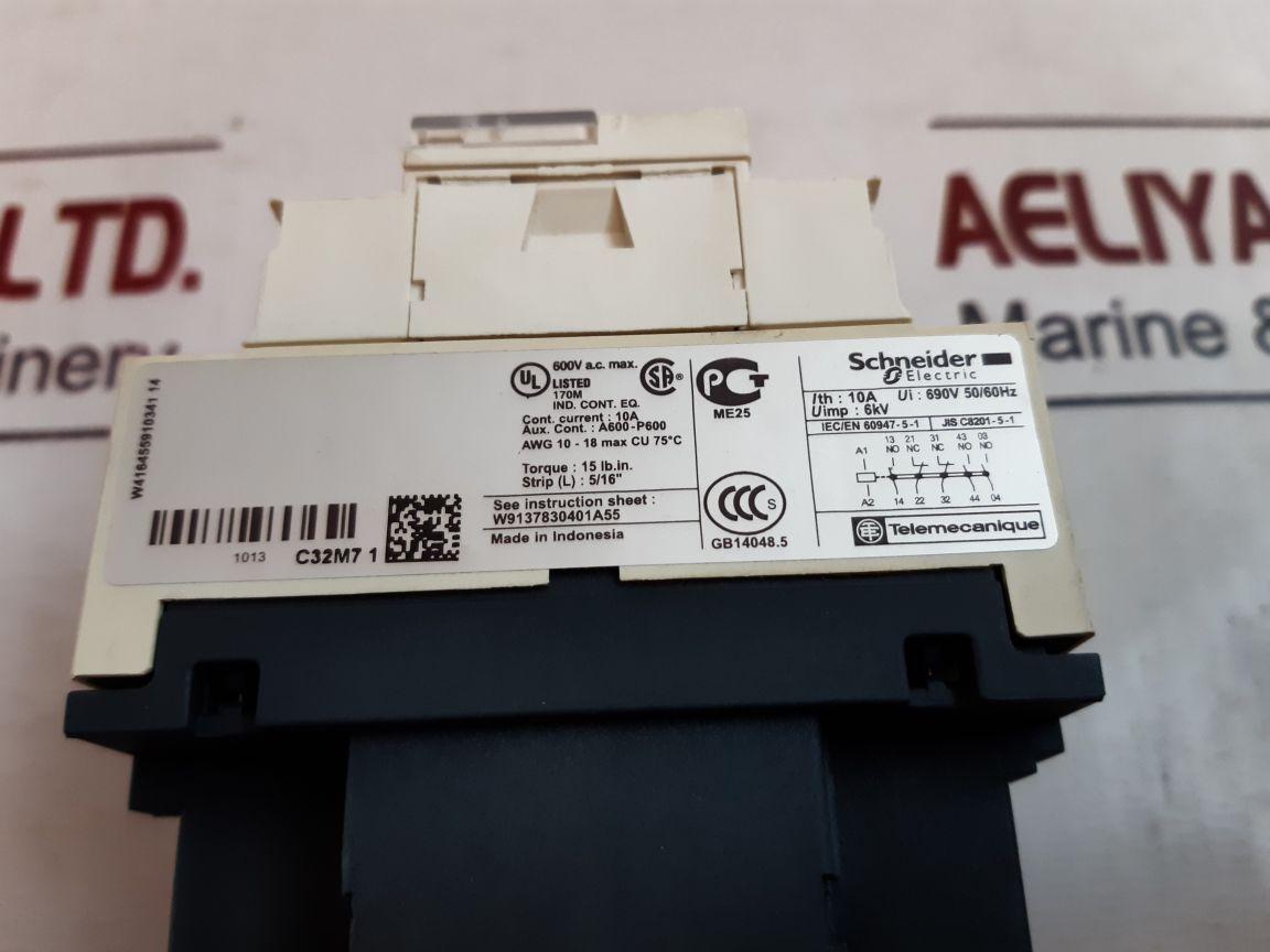 Schneider Electric Cad32M7 Control Relay