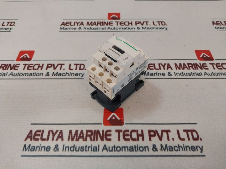 Schneider Electric Cad32R7 Control Relay 040204 690V 50/60Hz