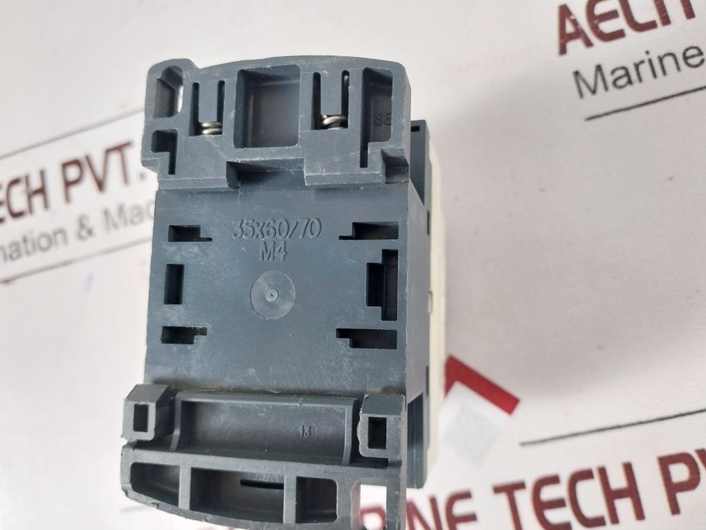 Schneider Electric Telemecanique Cad50F7 10A 690V Relay Switch