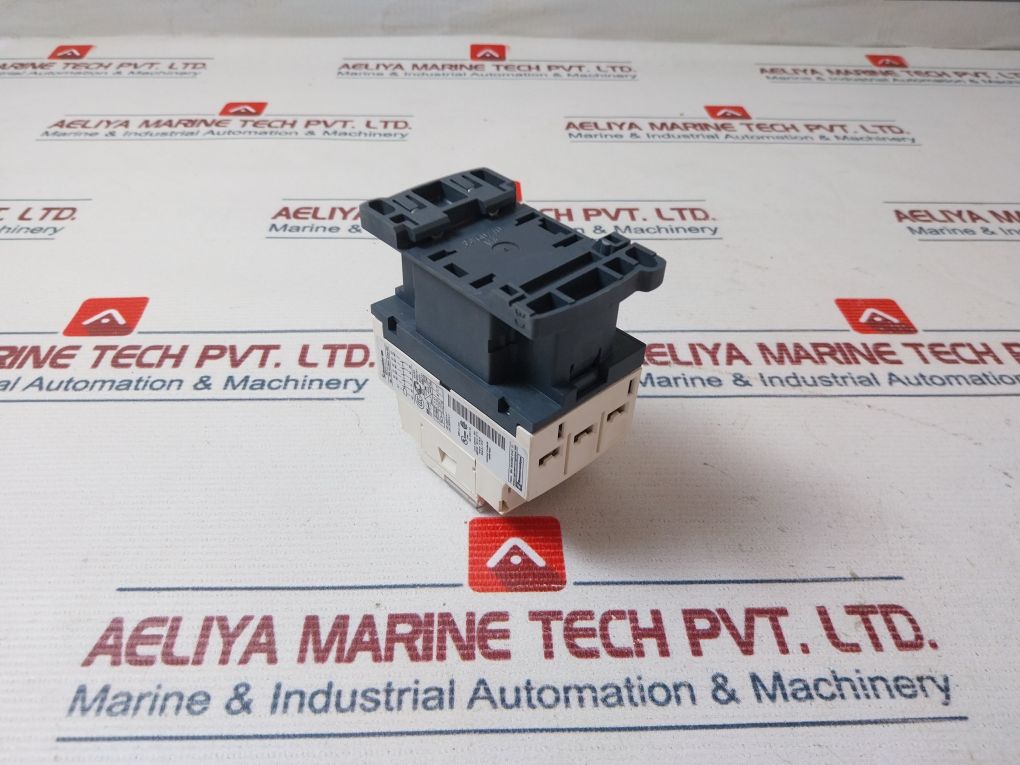 Schneider Electric Cad50P7 Control Relay 230V 50/60Hz