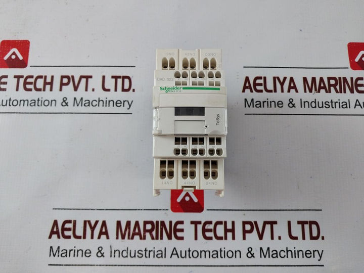 Schneider /Telemecanique Cad 323 P7 Control Relay