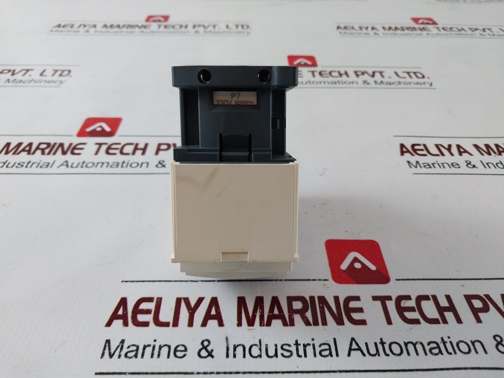 Schneider /Telemecanique Cad 323 P7 Control Relay