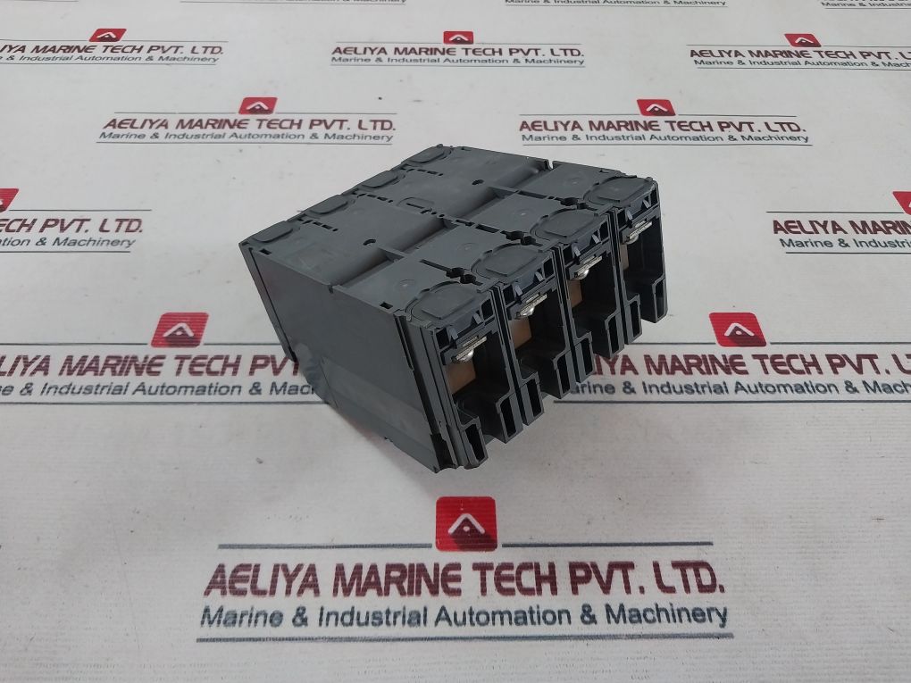 Schneider Electric Cvs100B Circuit Breaker 800A