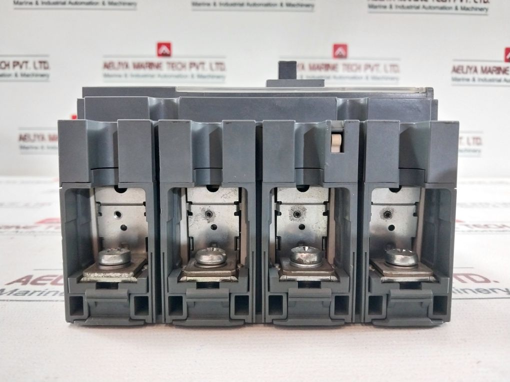 Schneider Electric Cvs100B Circuit Breaker 800A