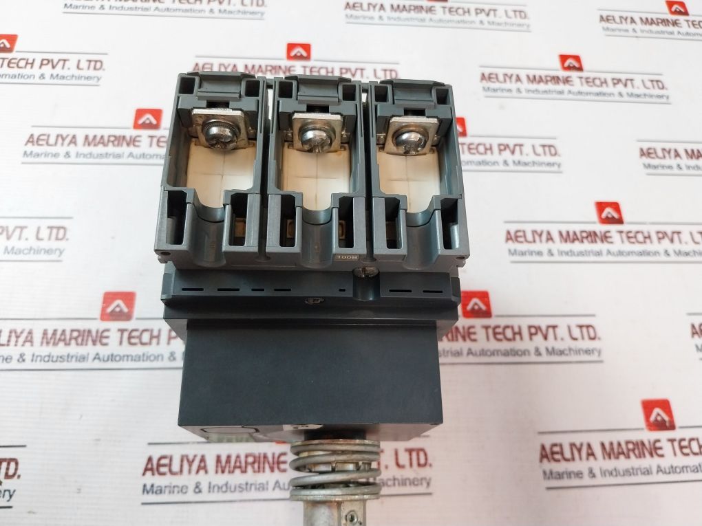 Schneider Electric Cvs100B Circuit Breaker 800A 690V