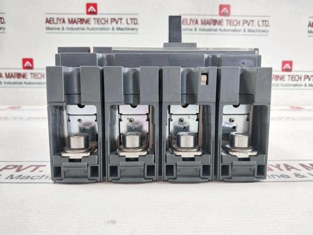 Schneider Electric Cvs250B Circuit Breaker 200A