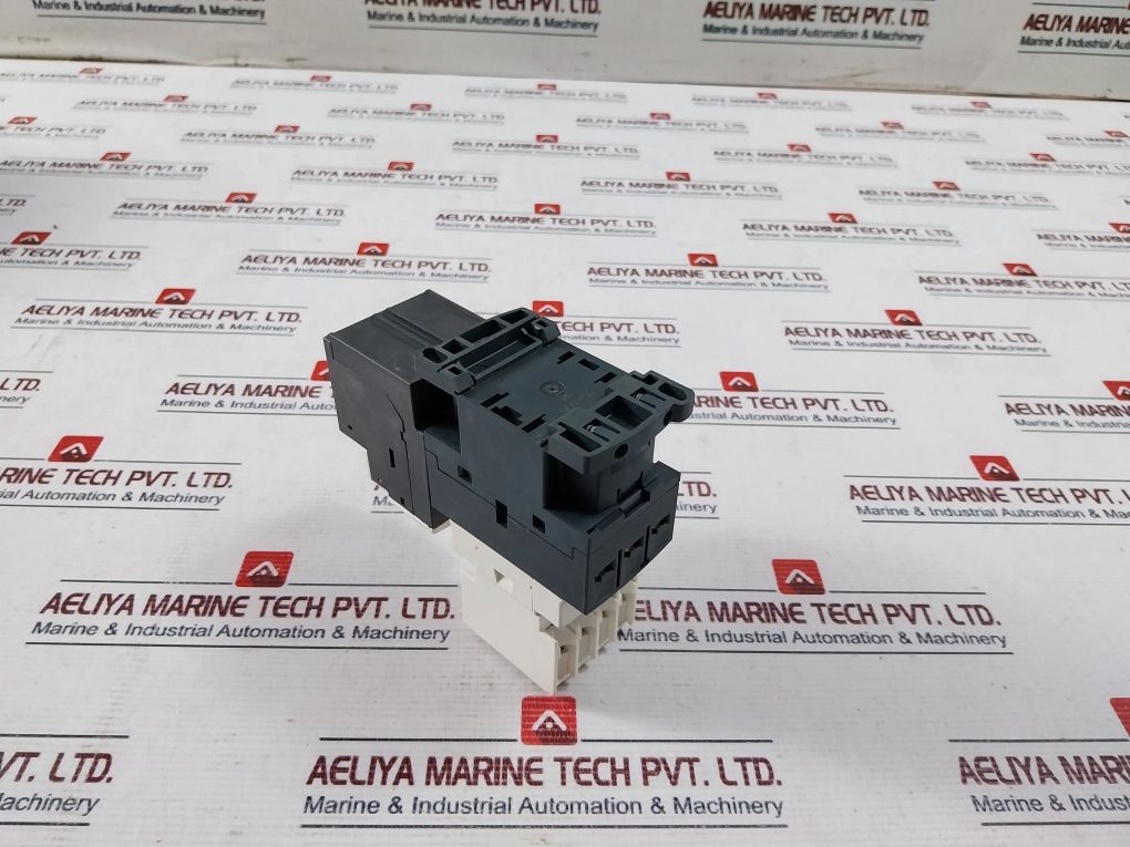 Schneider Electric Lc1D09 Contactor W/Ladn22 Contact Block, Lrd10 Overload Relay