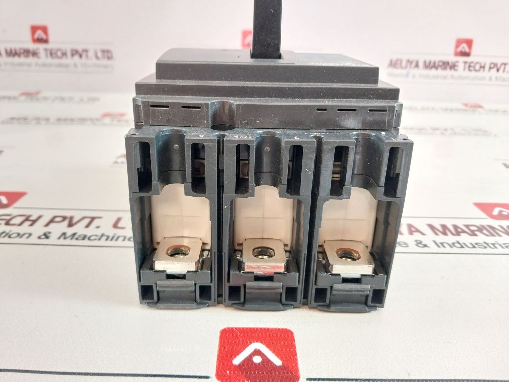 Schneider Electric Lv431405 Compact Nsx Circuit Breaker 800V 50/60Hz