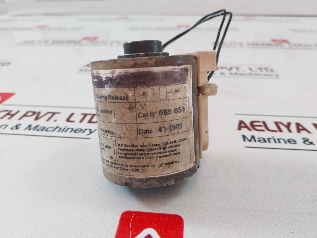 Schneider Electric Merlin Gerin 685 654 Xf-e Closing Release Circuit Breaker