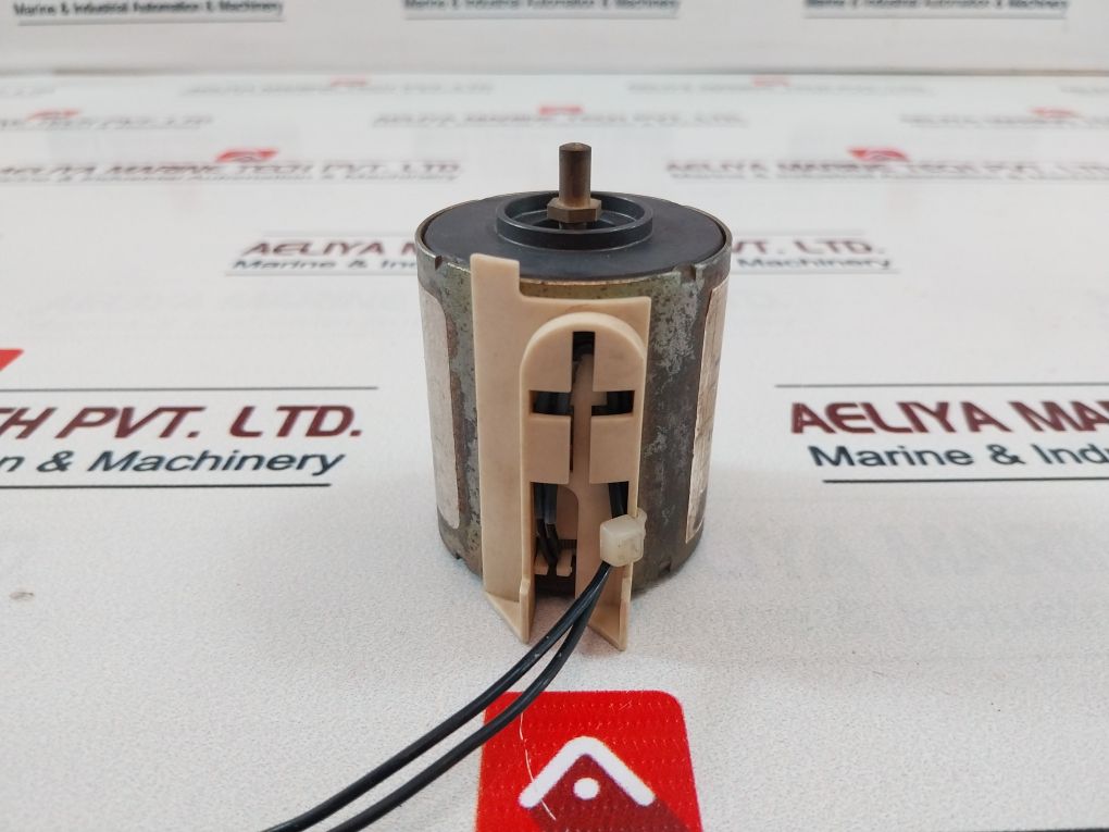 Schneider Electric Merlin Gerin 685 654 Xf-e Closing Release Circuit Breaker