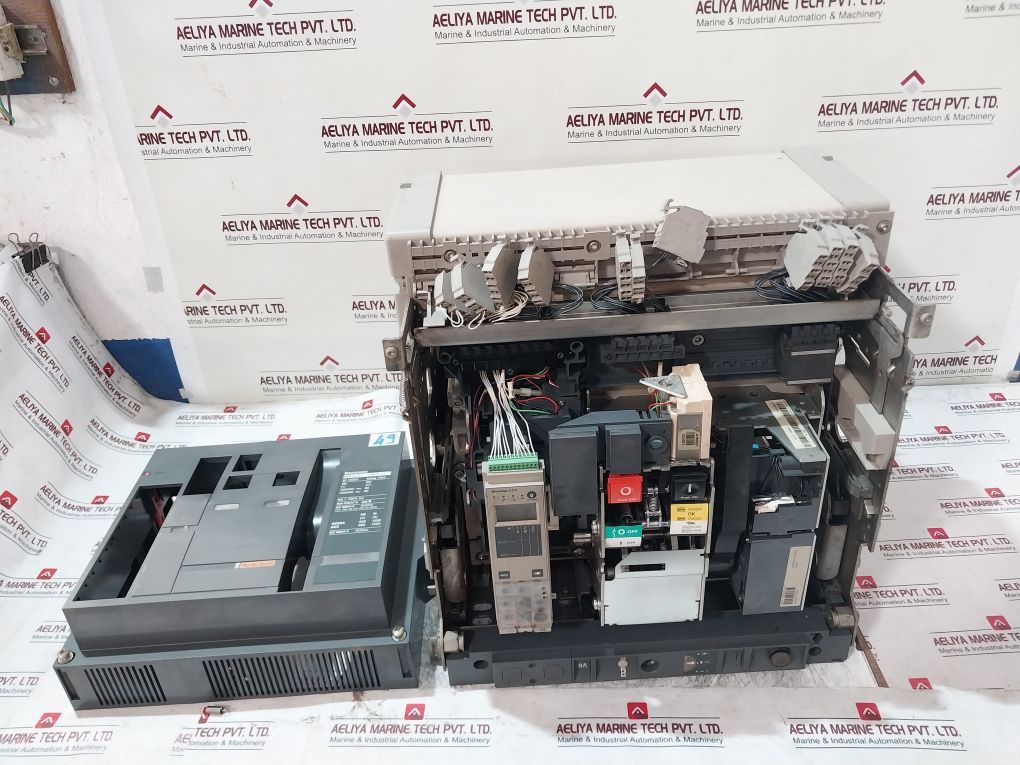 Schneider Electric Merlin Gerin Masterpact Nw12 H1 Circuit Breaker 1250A