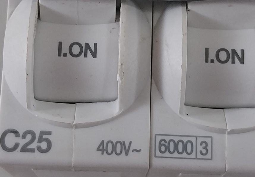 Schneider Electric Ic60N C 25A Circuit Breaker 400V 50/60Hz