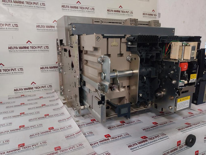 Schneider Electric Mvs32Na Circuit Breaker 4-pole 3200A 690V Ac