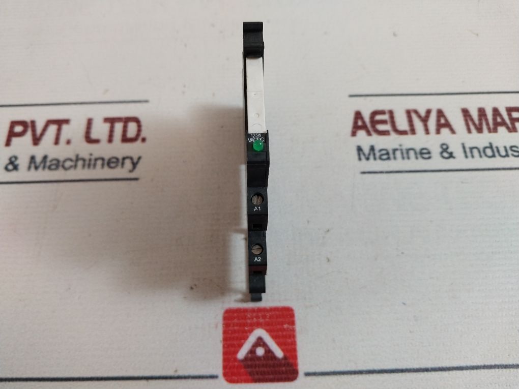 Schneider Electric Rsl1Ab4Bd Relay With Socket 6A/250V