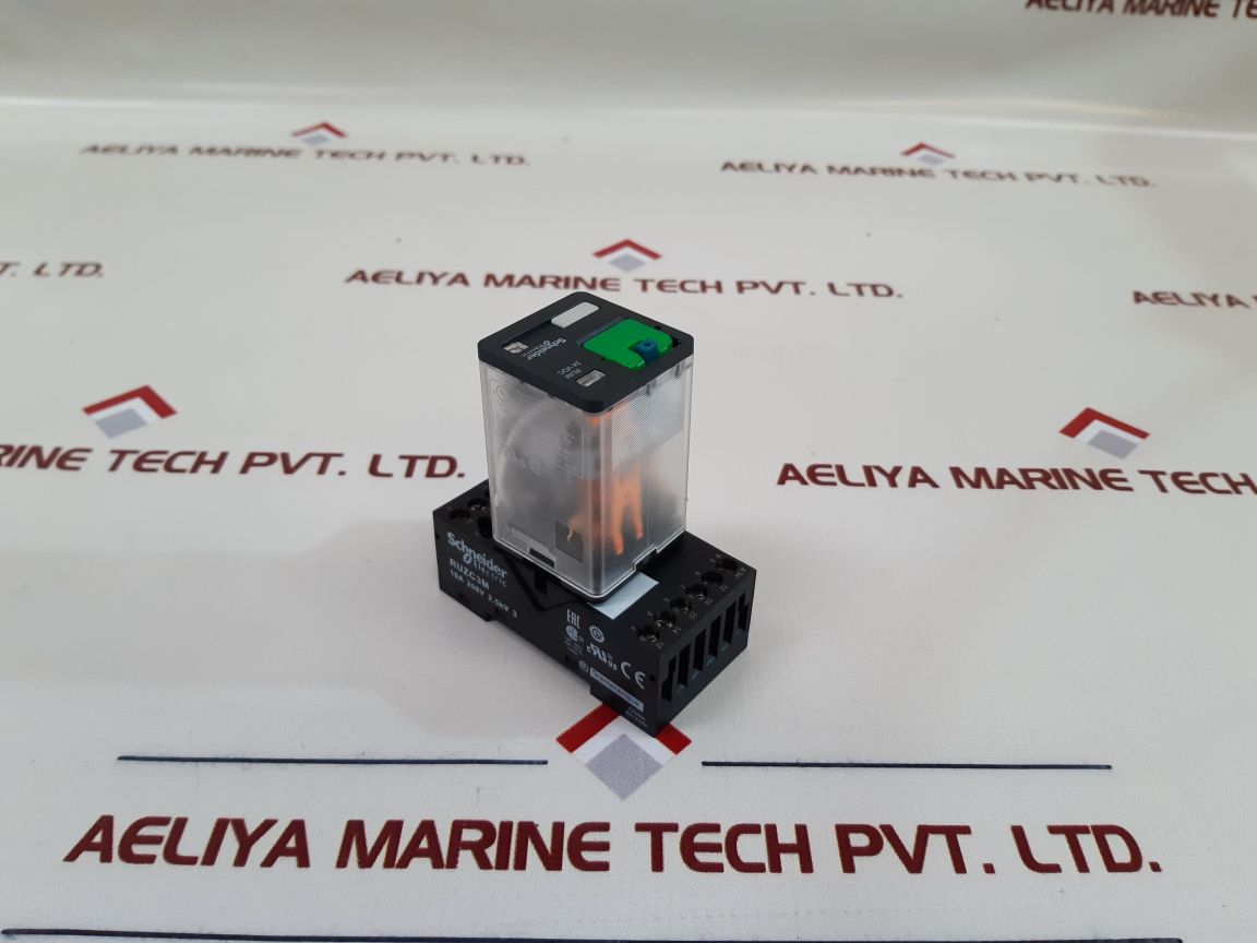 Schneider Rumc32Bd Relay With Ruzc3M Base