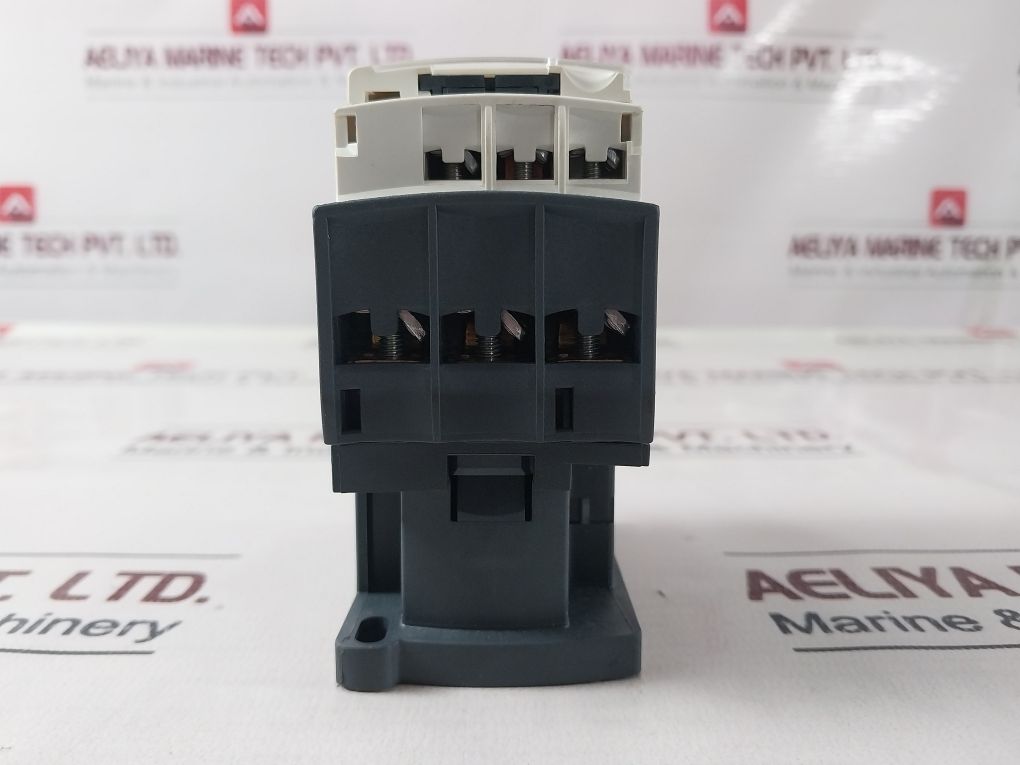 Schneider Elecric Lc1D32