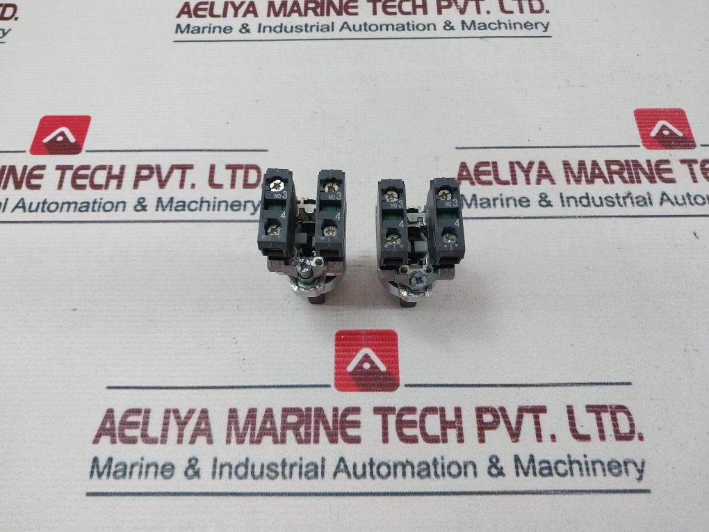 Schneider Electric Xb4 Bd33 Selector Switch 3A