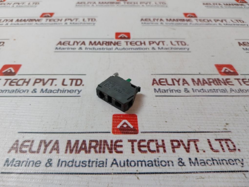 Schneider Electric Zbe-101 Contact Block 240V 3A
