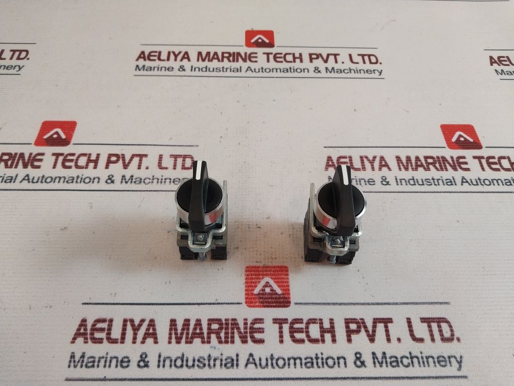 Schneider Electric Zbe-101 Contact Block With Xb4Bj53 3 Position Switch