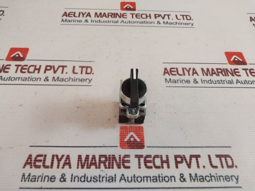 Schneider Electric Zbe-101 Contact Block With Xb4Bj53 3 Position Switch