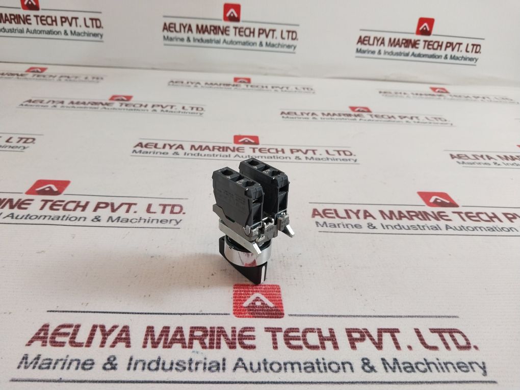 Schneider Electric Zbe-101 Contact Block With Xb4Bj53 3 Position Switch