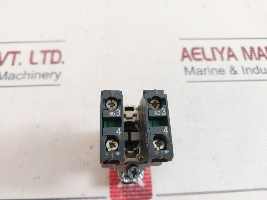 Schneider Electric Zbe-101 Contact Block With Xb4Bj53 3 Position Switch