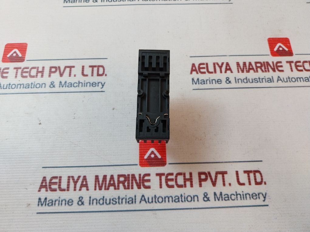 Schneider Electric/Telemecanique Rxm4Ab1P7 Plug In Relay With Socket Rxze2M114M