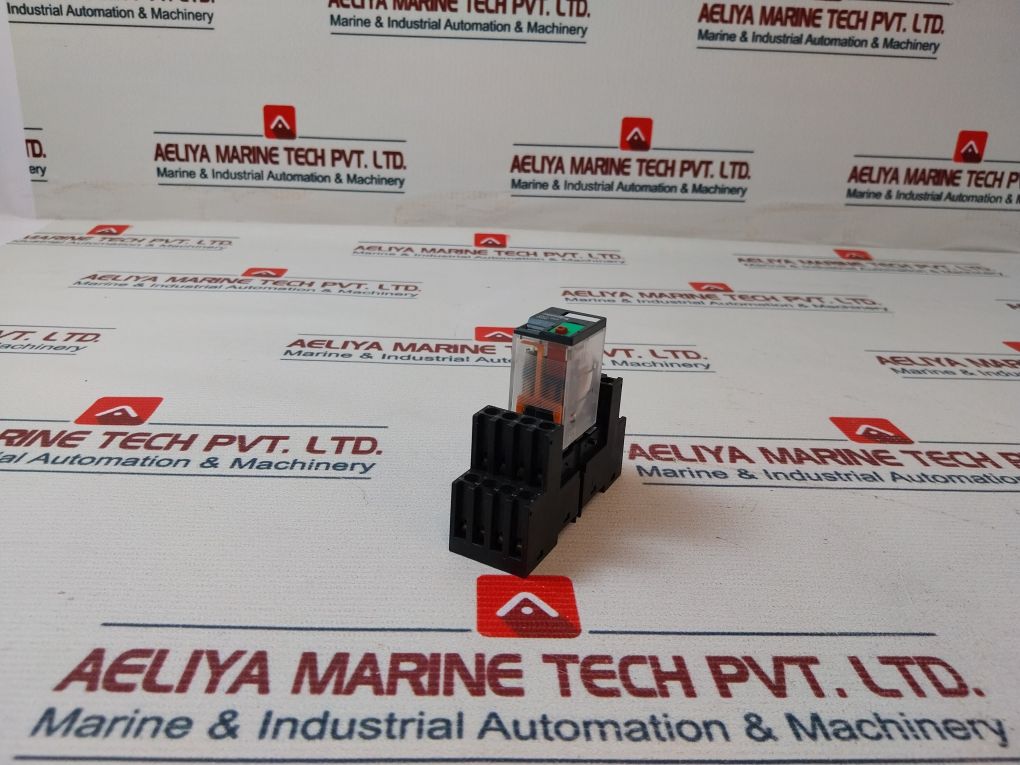 Schneider Electric/Telemecanique Rxm4Ab1P7 Plug In Relay With Socket Rxze2M114M