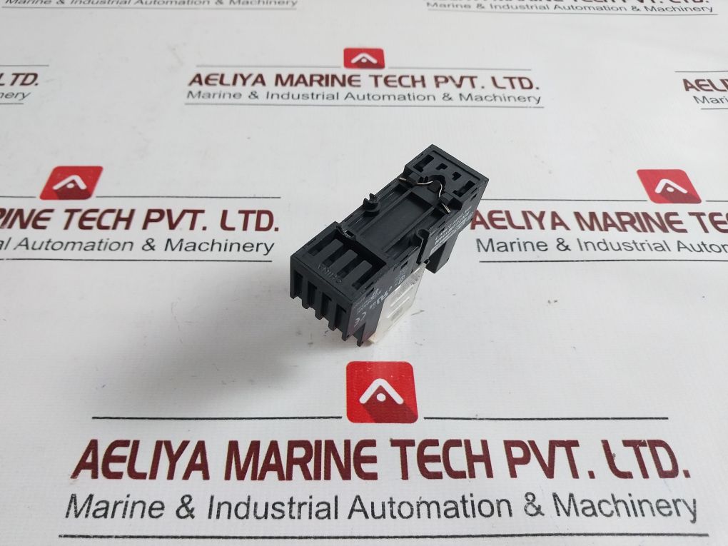 Schneider Electric Rxm4Gb2B7 Relay With Rxze2M114M Socket