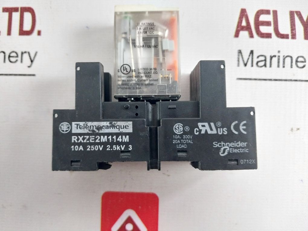Schneider Electric Rxm4Gb2B7 Relay With Rxze2M114M Socket