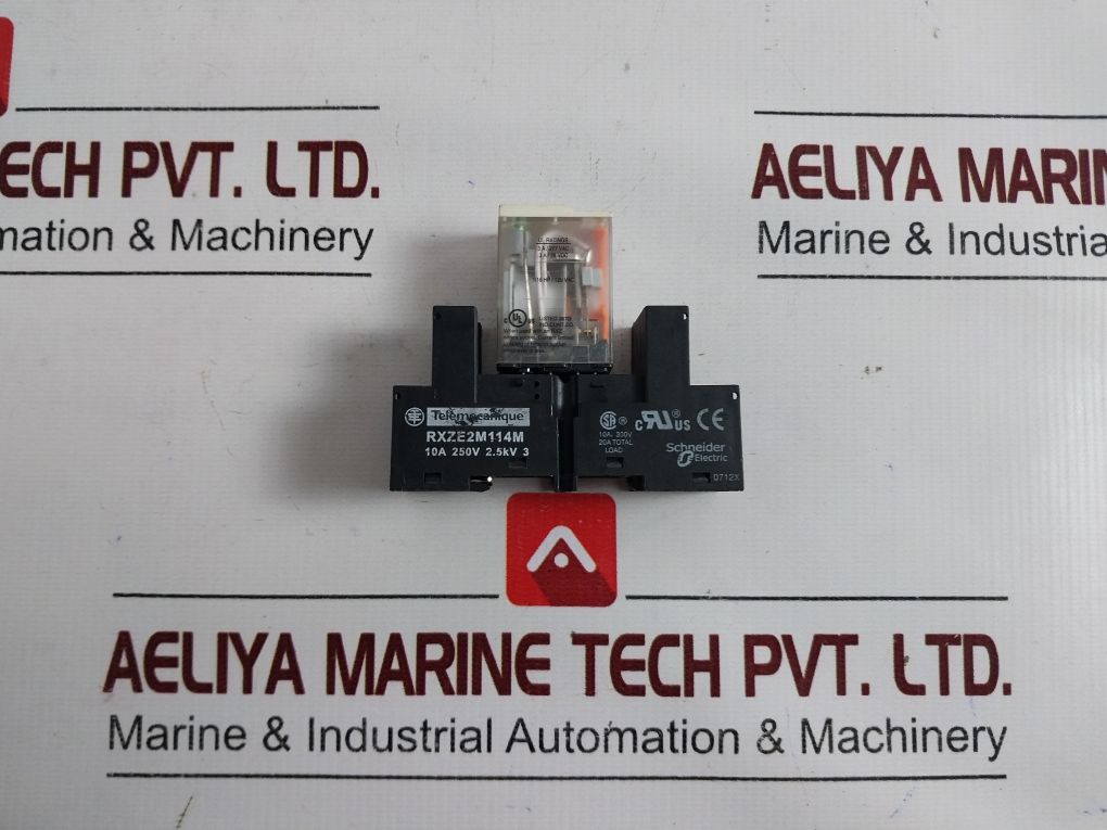 Schneider Electric Rxm4Gb2B7 Relay With Rxze2M114M Socket