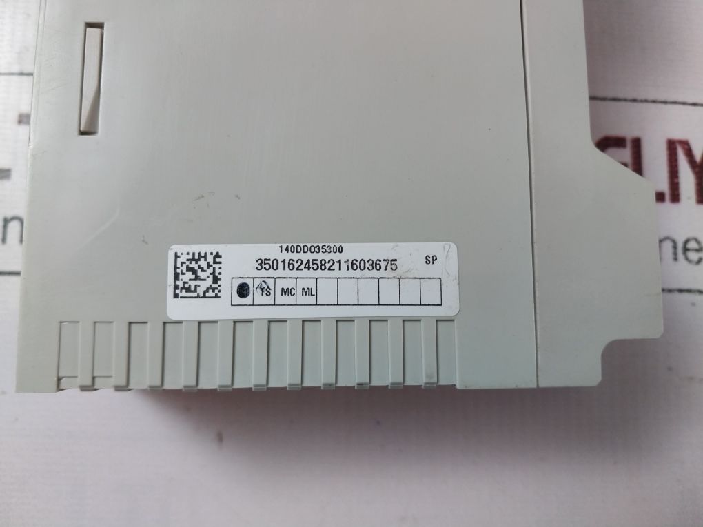 Schneider/Telemecanique 140Ddo35300 Dc Output Module Pv:01 Rl:83