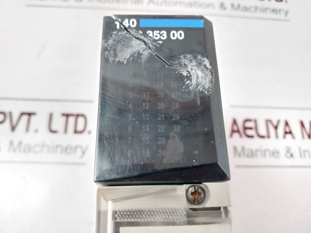 Schneider/Telemecanique 140Ddo35300 Modicon Output Module Pv: 01 Rl: 83
