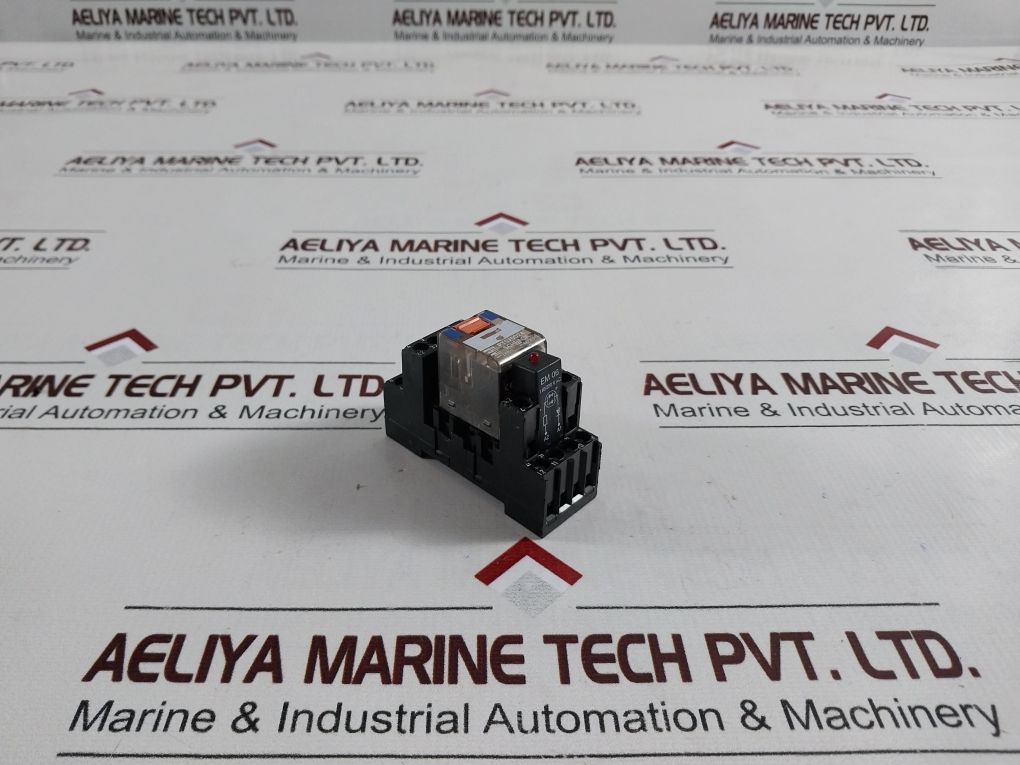 Schrack Pt570024 Relay With Ypt78704 Base