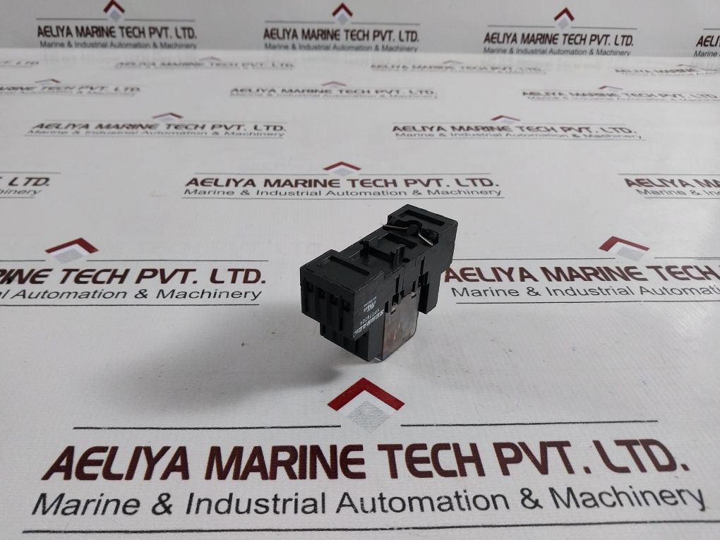 Schrack Pt570024 Relay With Ypt78704 Base