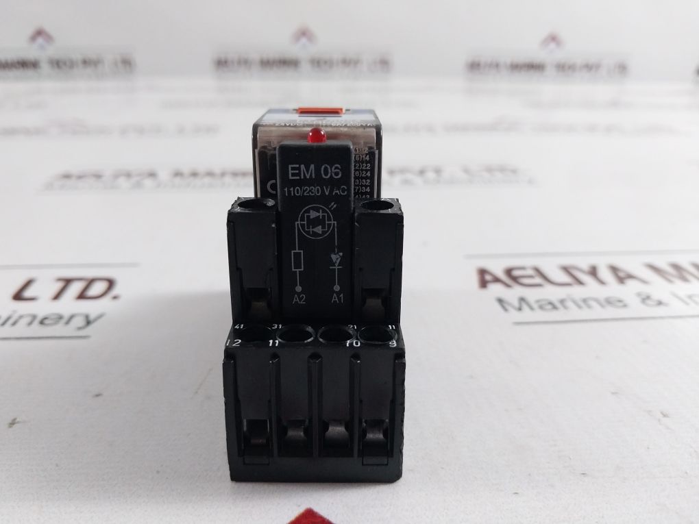 Schrack Pt570024 Relay With Ypt78704 Base