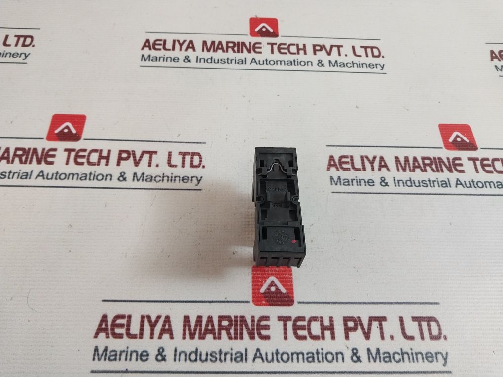 Schrack Pt570024 Relay With Pt78704 Socket