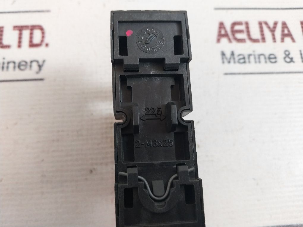 Schrack Pt570024 Relay With Pt78704 Socket
