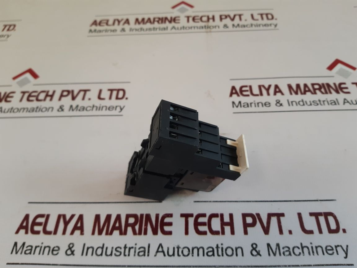 Schrack Pt570730 Relay With Socket