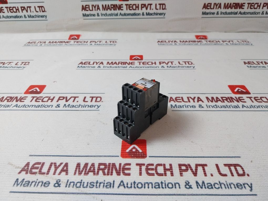 Schrack Pt570730 Relay With E113714 Base