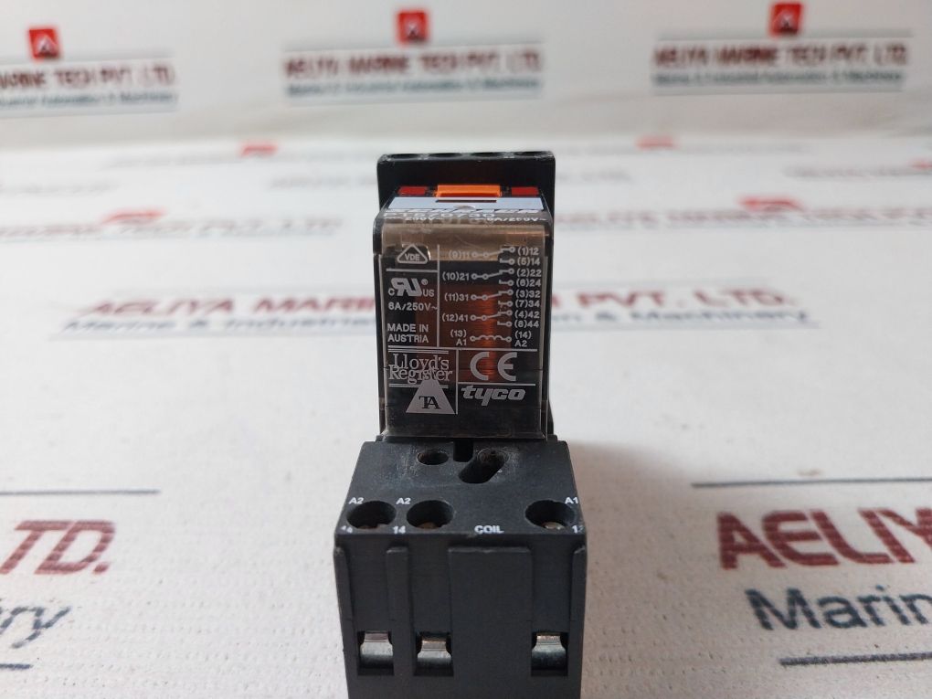 Schrack Pt570730 Relay With E113714 Base