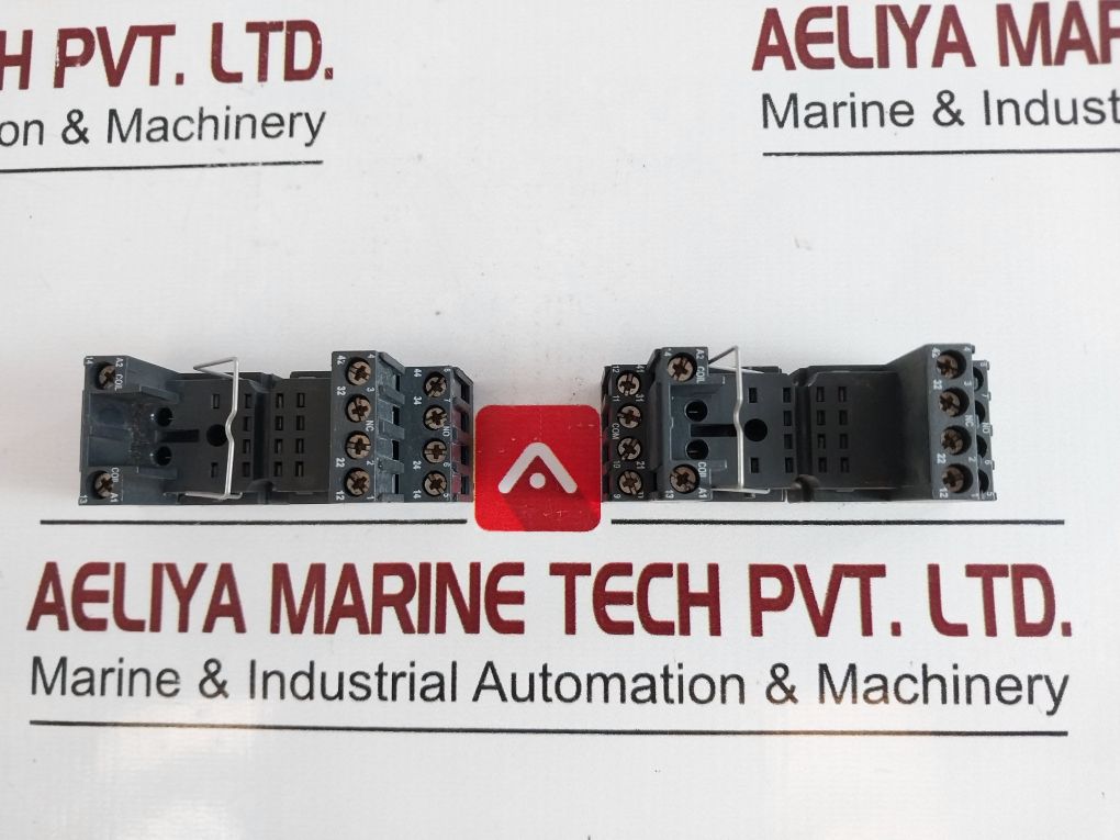 Lot Of 4X Schrack Pt78704 Relay Socket