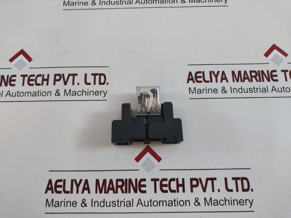 Schrack Pt78704 Relay Socket With Szr-my4-n1 Magnetic Relay