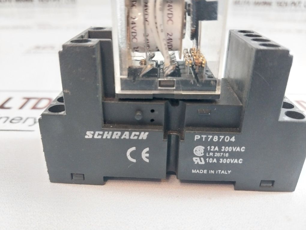 Schrack Pt78704 Relay Socket With Szr-my4-n1 Magnetic Relay