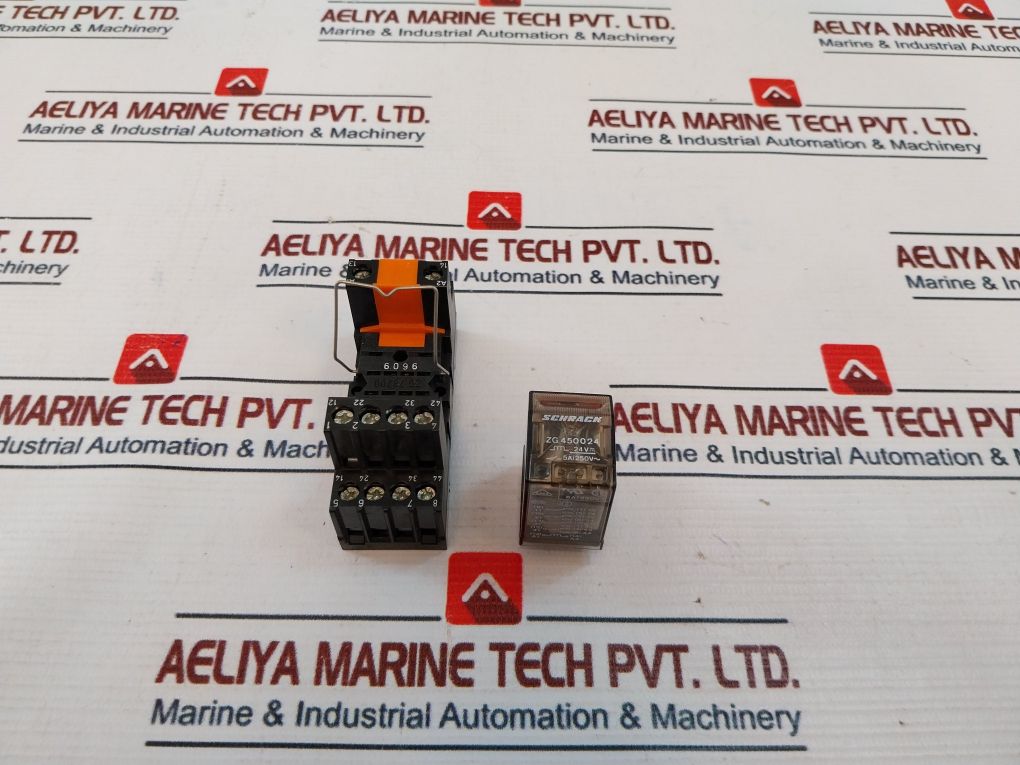 Schrack Zg 450024 Relay With Base 6A/250V
