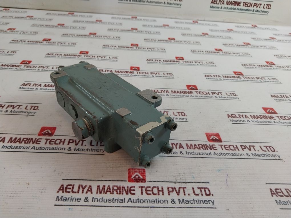 Schrader Bellow L645-33-102 Directional Control Valve