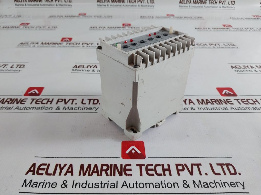 Selco T3100-00 Voltage Relay T3100