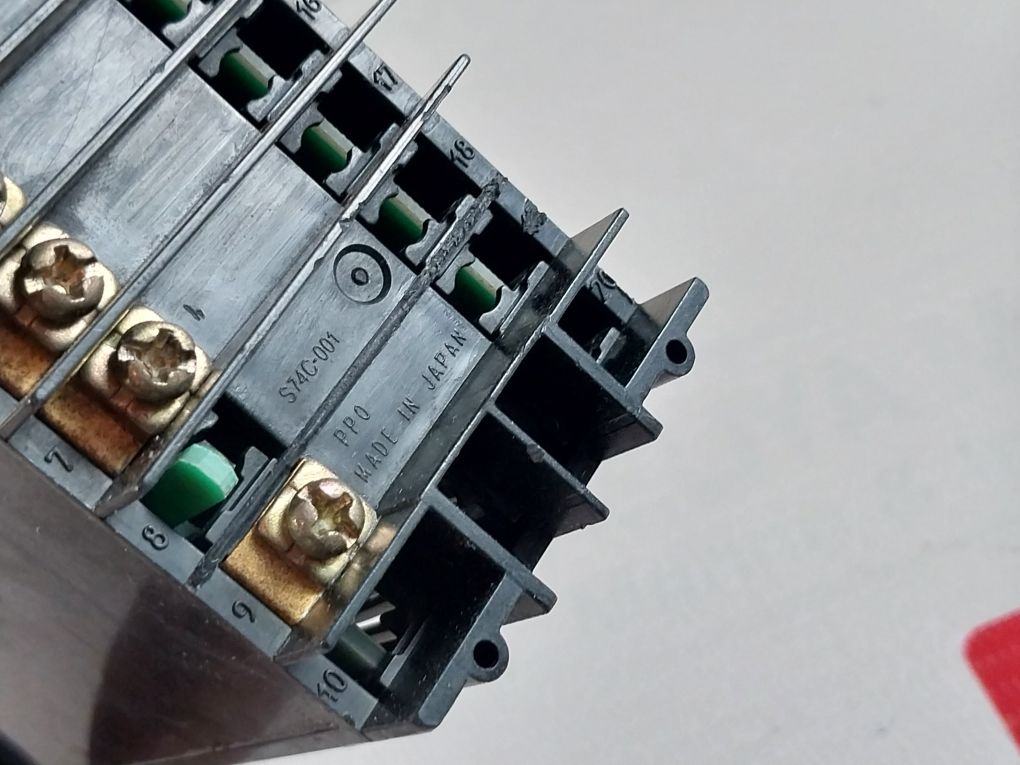 Shimaden Sd16-490-1000 Digital Temperature Indicator 100-240 Vac 50/60 Hz