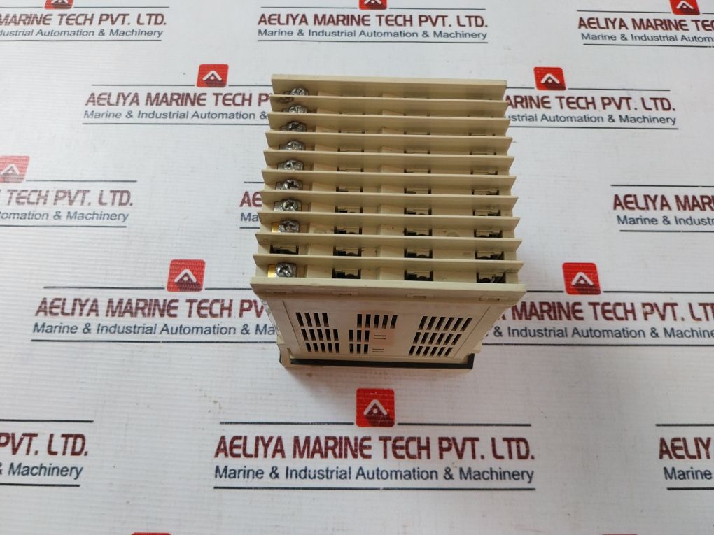 Shimaden Sr3-6I-1W_A00 Temperature Controller 100-240Vac 50/60Hz